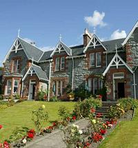 This Victorian villa has superb views across Loch Linnhe yet is only 5 minutes walk from Fort William's shops, restaurants and bars. Our Fort Willi...