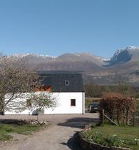 A spacious four star cottage with one of the best views in Britain. Sleeps 4 or 5. Situated on the sunnier side of the Great Glen, it offers instan...