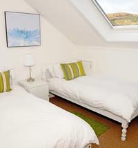 Ideal for exploring the West Coast and Inner Isles this lovely apartment has wonderful views of Ben Nevis, Loch Linnhe and Fort William. Set in an ...
