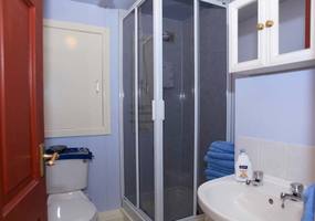 Ealasaid is a self-catering studio apartment, perfect for 2 people in a quiet residential area of Fort William, just a 3 minute walk to the town ce...