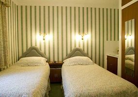 A warm Highland welcome awaits you at "Garadh nan Ros" - Garden of the Roses. Our two bedrooms - one a twin bedded room, the other a double - are b...