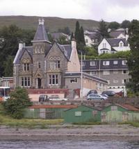 With superb lochside views and a short distance to Fort William town centre, the Cruachan Hotel is a good choice as an affordable hotel if you are ...