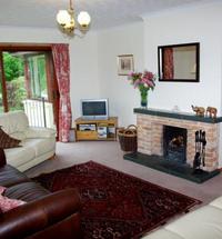 Maybank holiday home is set on the Caledonian Canal with stunning views for Ben Nevis and the boats sailing the Canal. Sleeping 8, Maybank is excel...