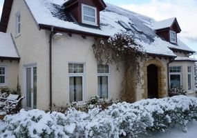 Fabulous 5 Star luxury detached self catering properties nestled on the edge of loch leven with wonderful views over the lochs to the mamore hills ...