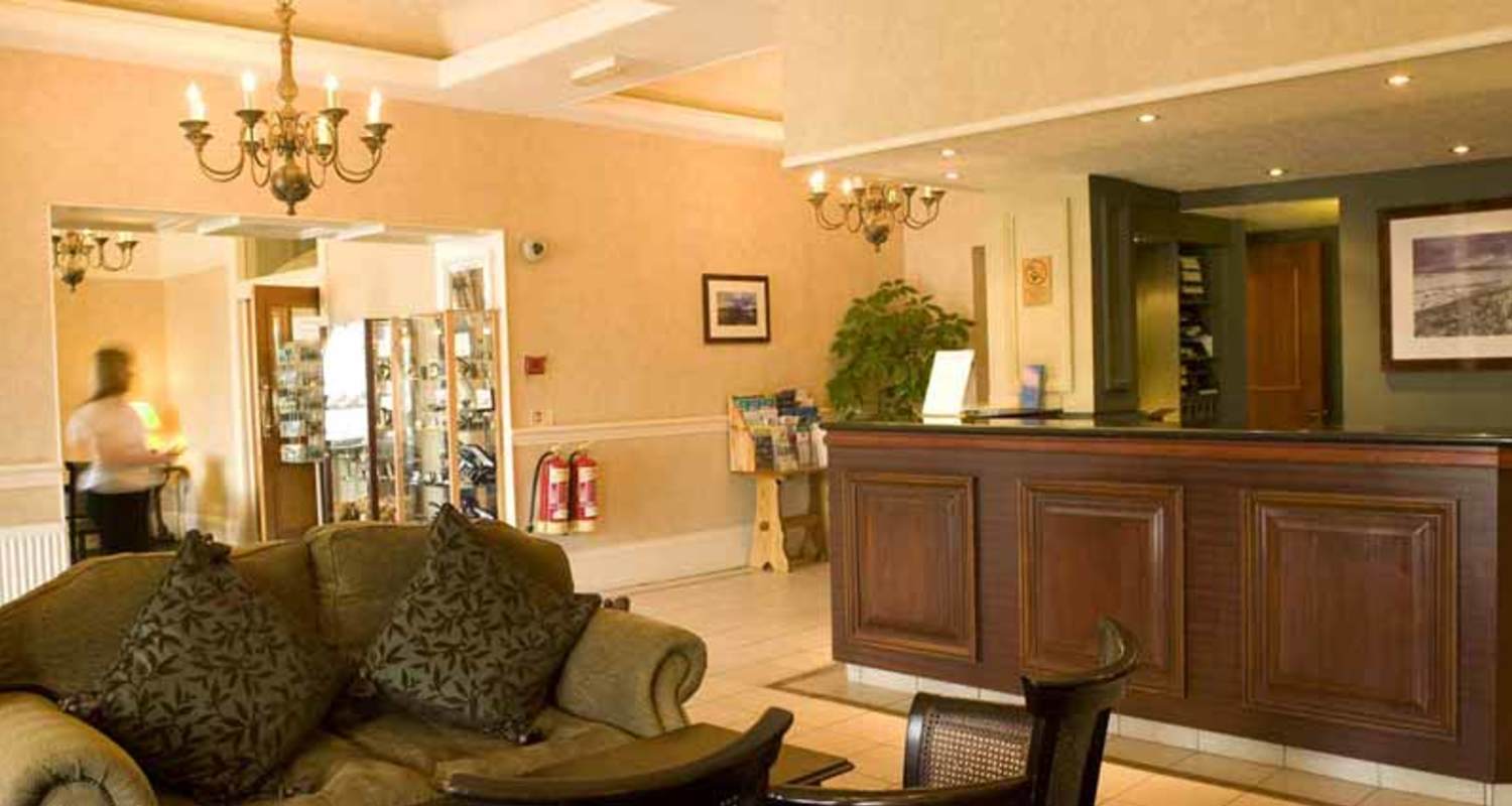 Alexandra Hotel reception