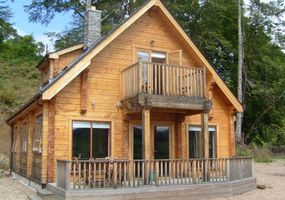 For a unique self catering holiday on the banks of Loch Lochy and the Caledonian Canal consider one or our cosy and special self catering holiday h...