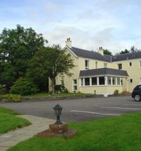 Situated in its own extensive grounds on the banks of the River Nevis. Glenlochy - Nevis Bridge Apartments (formerly Glenlochy Guest House) are ide...