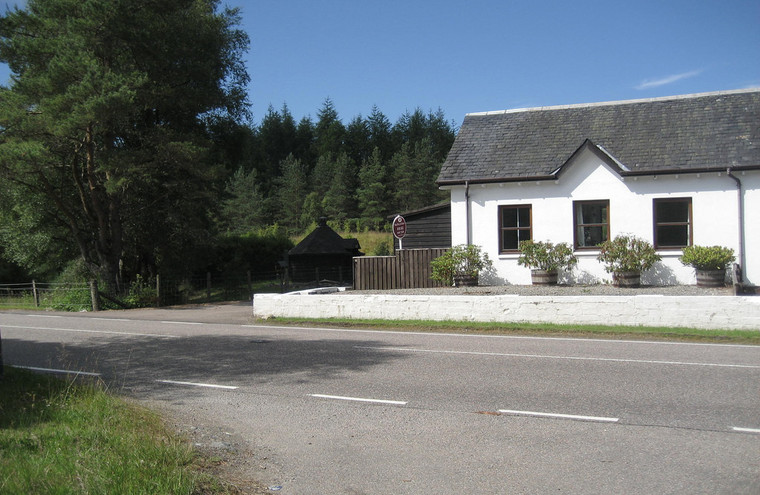 But N Ben Self Catering Holiday Cottage With Log Cabin Bbq Hut